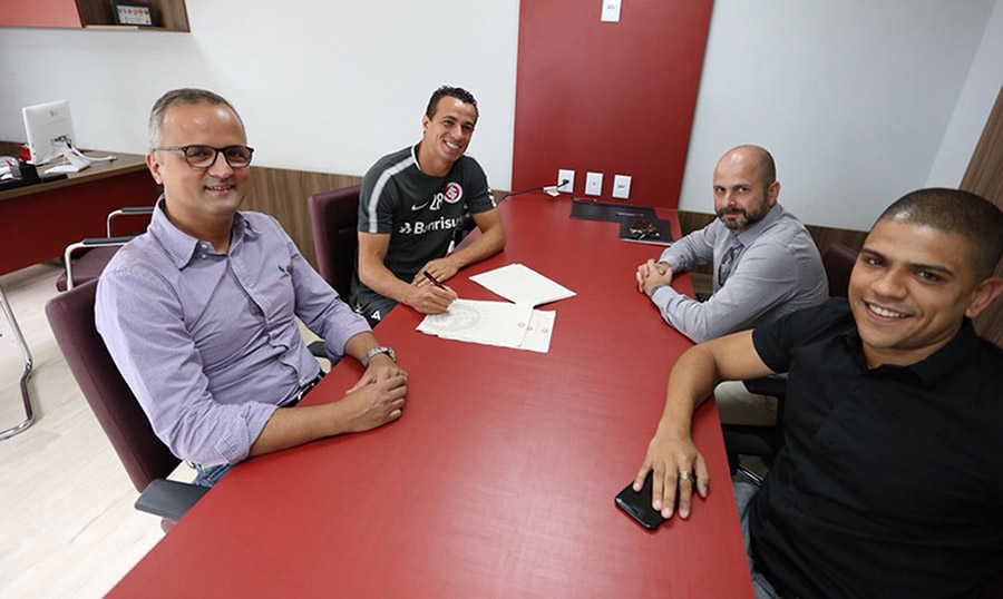 Leandro Damião prorroga contrato com o S.C. Internacional ate o final de 2018. Parabéns à Prattes Group!